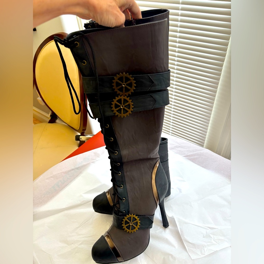 STEAMPUNK  Brown /black  Boots -zipper, laces and gears like NEW